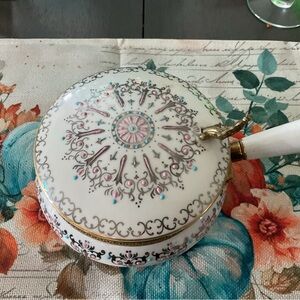 Vintage Gold and White crumb catcher